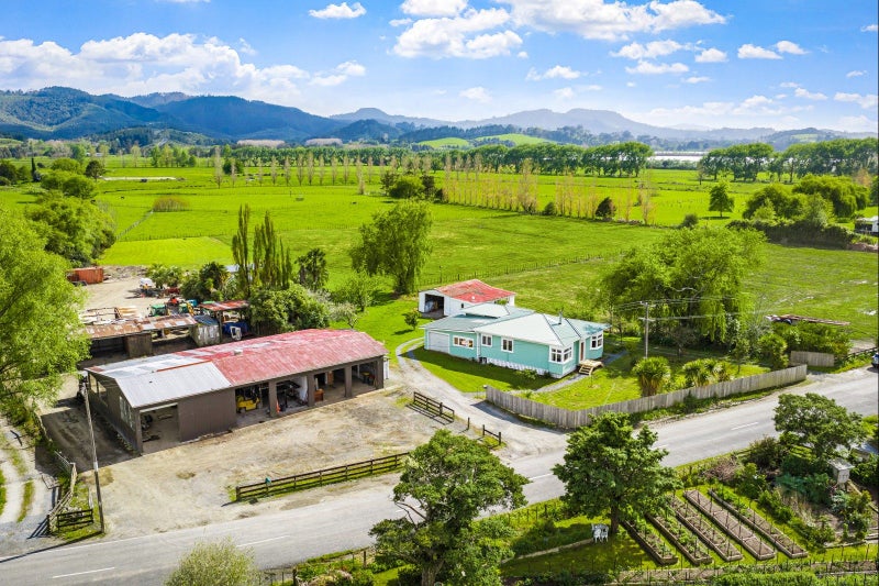 8 Old Kaipara Road, Kaipara Flats, Warkworth - Carousel 1