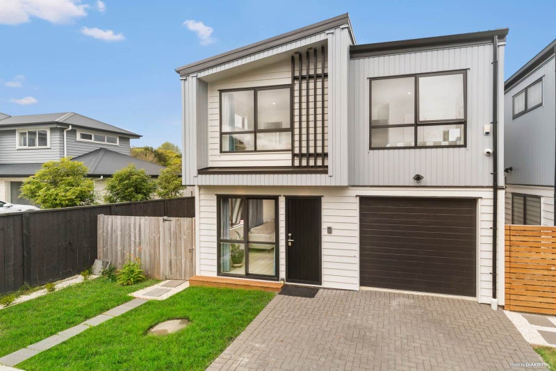 95C Lynwood Road, New Lynn, Auckland - Carousel 1