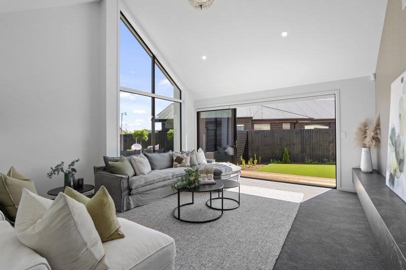 10 Orchiston Way, Lincoln, Lincoln - Carousel 2