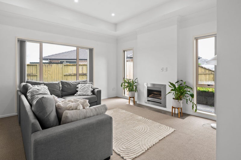 6 Cleeve Close, Huntington, Hamilton - Carousel 2
