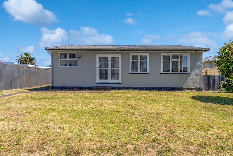 63 Thatcher Street, Castlecliff, Whanganui - Carousel 1