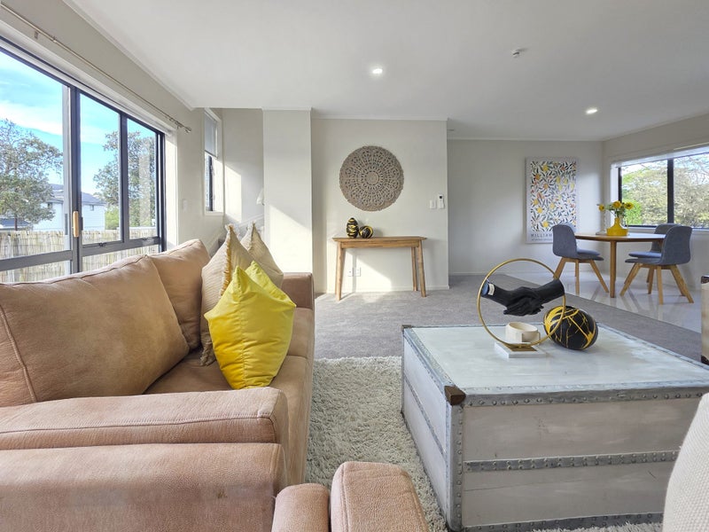 1/5 John Jennings Drive, Oteha, Auckland - Carousel 2