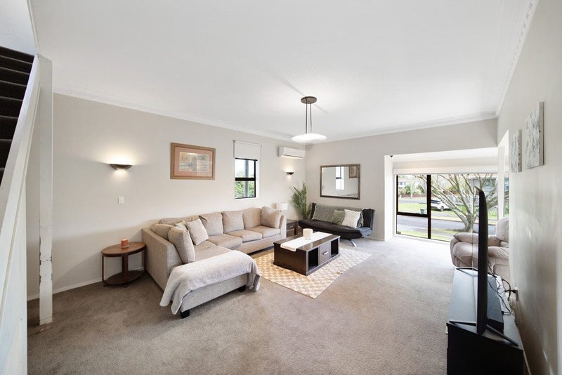 3 Neralee Court, Conifer Grove, Takanini - Carousel 2