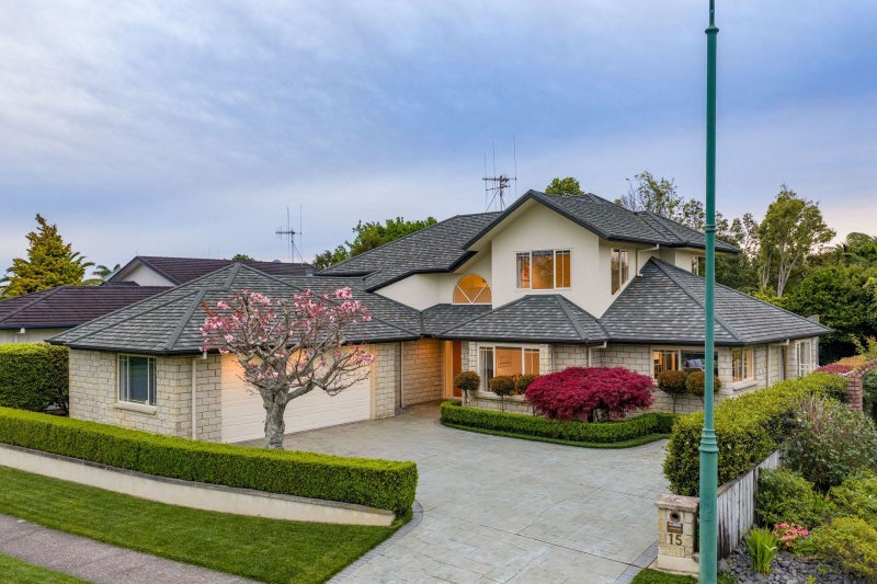 15 Keswick Crescent, Huntington, Hamilton - Carousel 1