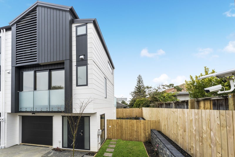 8/6 Shakespeare Road, Milford, Auckland - Carousel 1