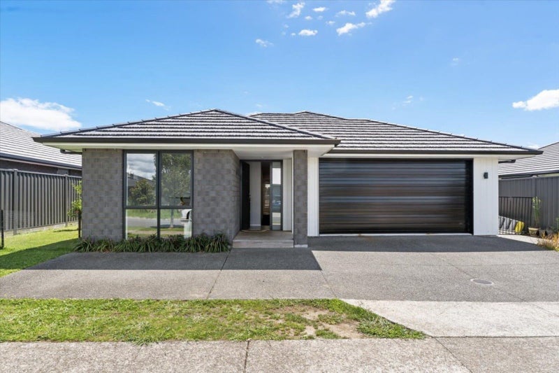 72 Tabraham Crescent, Pyes Pa, Tauranga - Carousel 1
