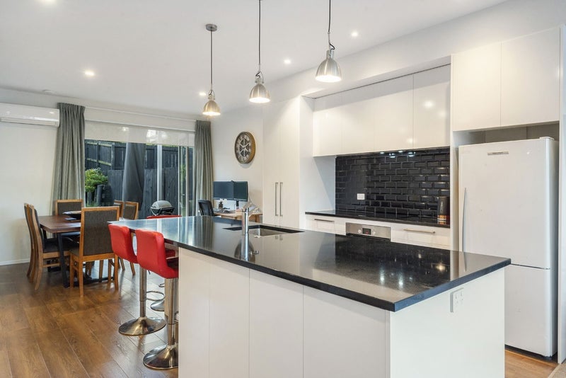 15 Sunview Street, Silverdale, Silverdale - Carousel 2
