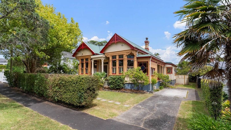 31 Summer Street, Stanley Point, Auckland - Carousel 1