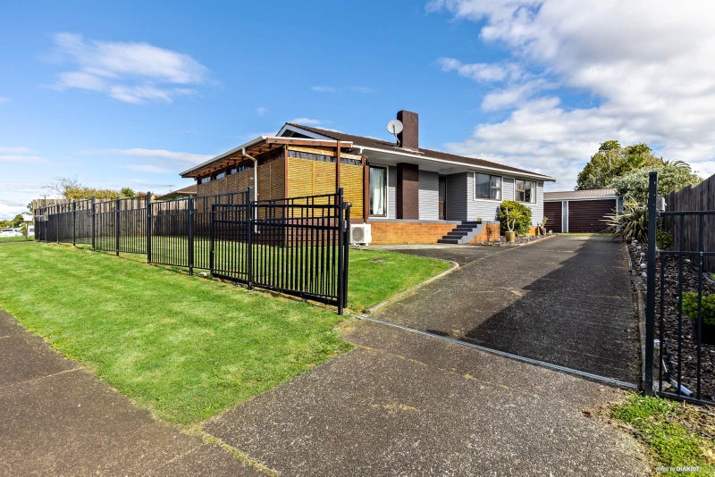 26 Lyncroft Street, Mangere East, Auckland - Carousel 1