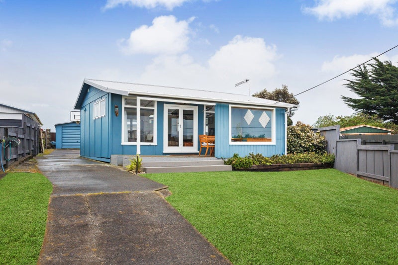 10 Kent Terrace, Foxton Beach, Foxton - Carousel 1