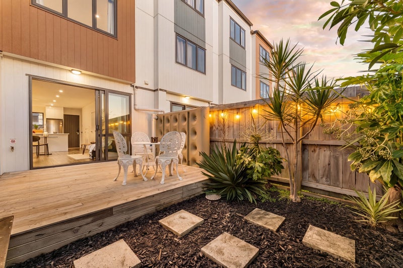 6/3 Abbotleigh Avenue, Te Atatu Peninsula, Waitakere City, Auckland - Carousel 1