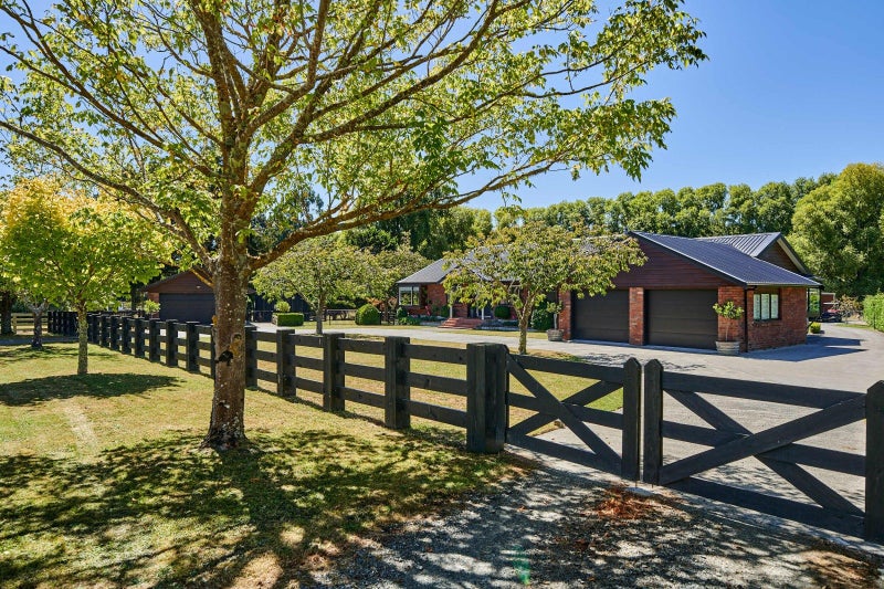262B Katherine Mansfield Drive, Whitemans Valley - Carousel 1