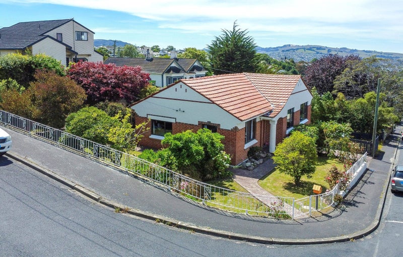 37 Argyle Street, Mornington, Dunedin - Carousel 1
