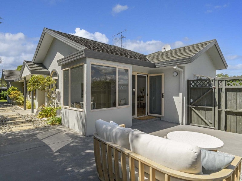 1 Guildford Place, Bethlehem, Tauranga - Carousel 1