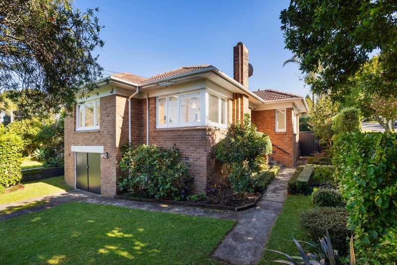 71 Owairaka Avenue, Mount Albert, Auckland - Carousel 2