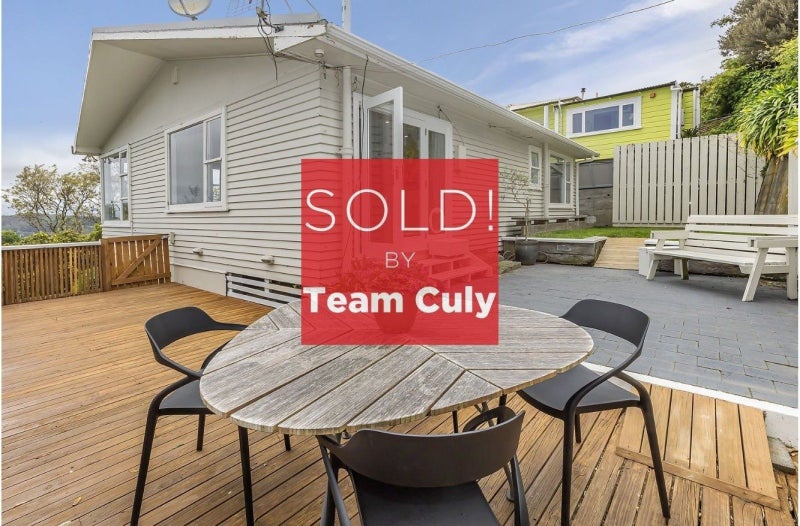 8 Durham Crescent, Aro Valley, Wellington - Carousel 1