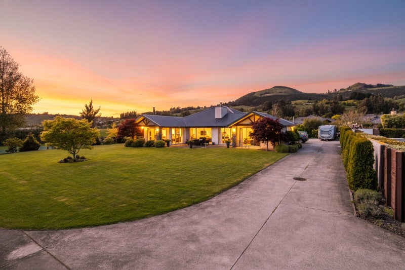 20 Orchard Grove, East Taieri, Mosgiel - Carousel 25