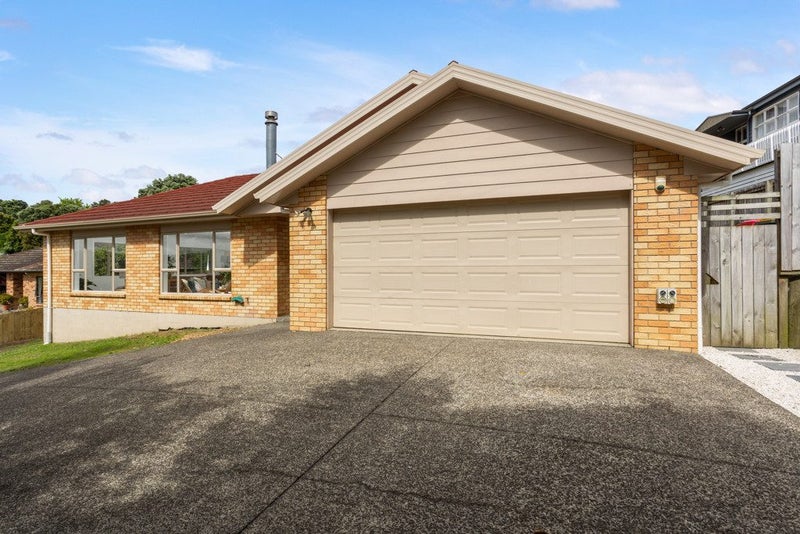 34 Te Kauri Place, Helensville, Helensville - Carousel 1