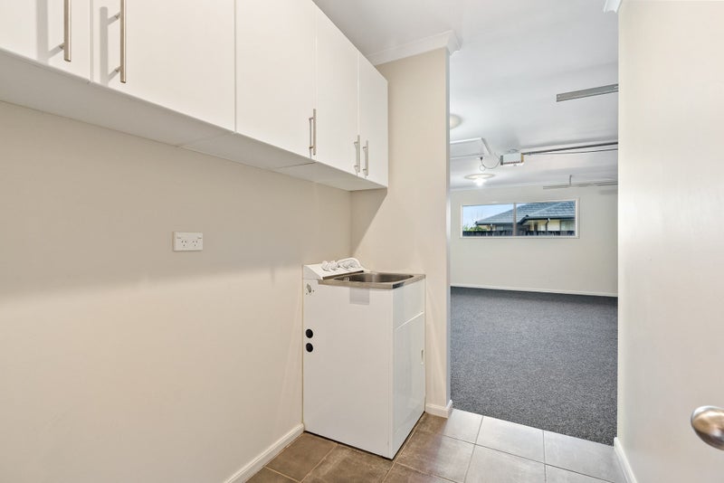 18 Paradise Point Place, One Tree Point - Carousel 26