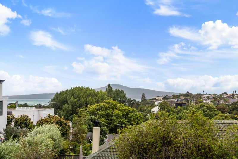 2A Hopkins Crescent, Kohimarama, Auckland - Carousel 2