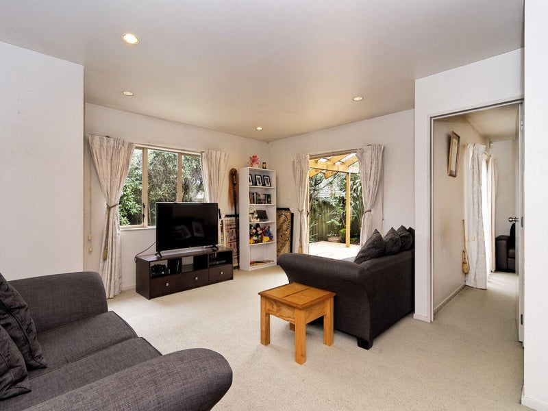 32A Amberley Avenue, Te Atatu South, Auckland - Carousel 2