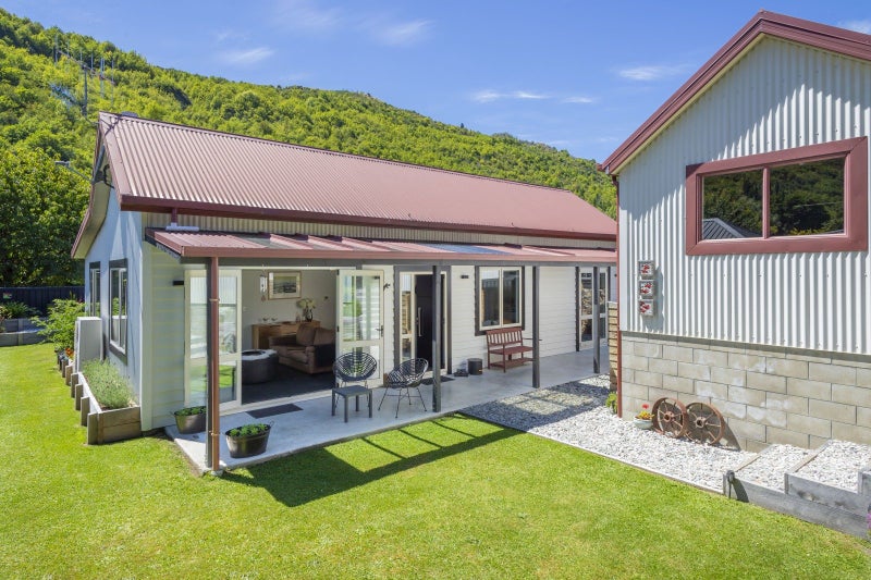 15A Daveys Place, Arrowtown, Arrowtown - Carousel 1
