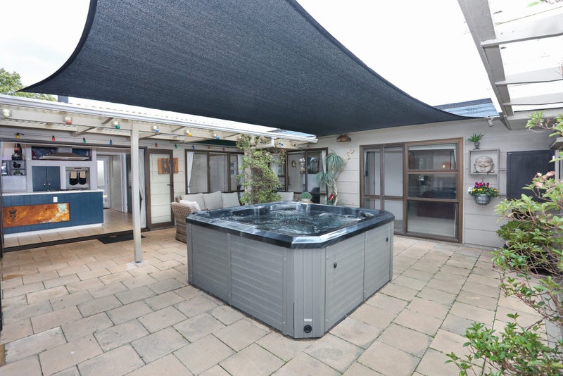 10 Aitken Street, Bulls - Carousel 2