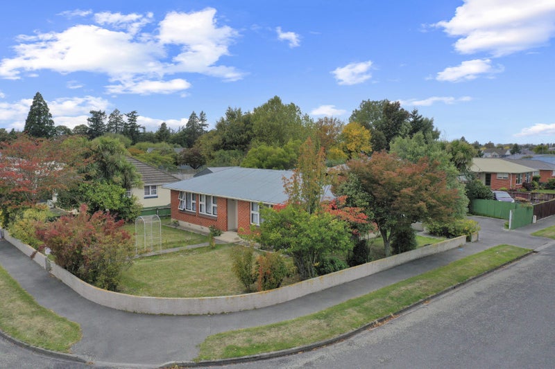8 Davis Crescent, Netherby, Ashburton - Carousel 1