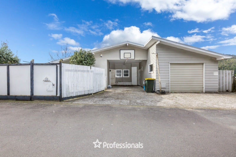 15 Holborn Drive, Stokes Valley, Lower Hutt, Wellington - Carousel 1