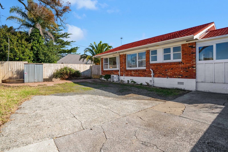 1/273 Massey Road, Mangere East, Auckland - Carousel 1