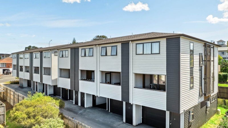3/701 Hillsborough Road, Mount Roskill, Auckland - Carousel 1