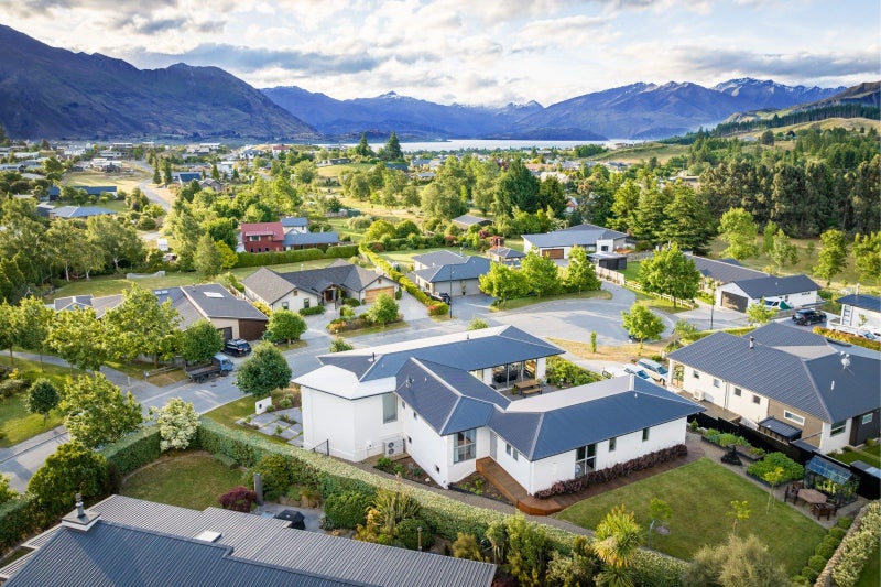 10 Bevan Place, Wanaka - Carousel 1
