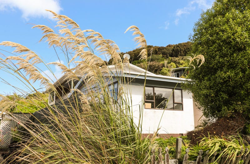 33 Main Road, Halfmoon Bay / Oban, Stewart Island - Carousel 2