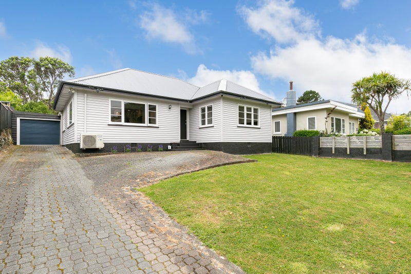 27 Lyndfield Lane, Newlands, Wellington - Carousel 1
