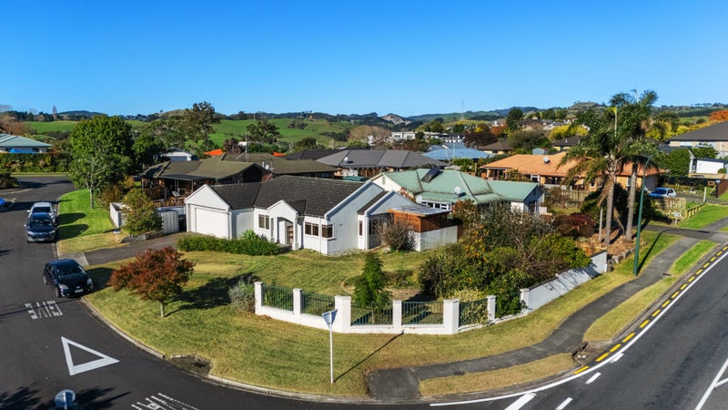 2 Tuscany Place, Ohauiti, Tauranga - Carousel 1