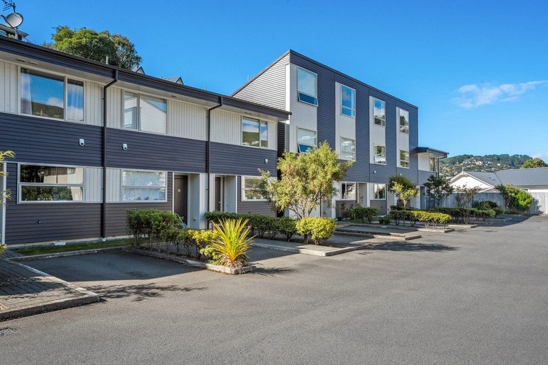 11/8 THATCHER CRES, CROFTON DOWNS, WELLINGTON - Carousel 1