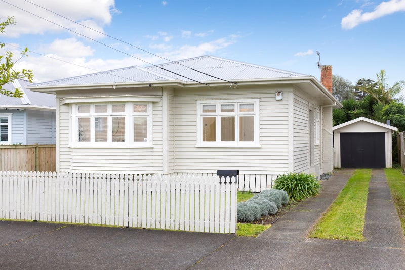 31 Maranui Avenue, Point Chevalier, Auckland - Carousel 1