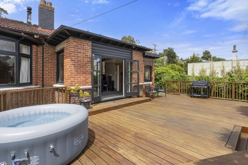 16 Rhodes Terrace, North East Valley, Dunedin - Carousel 1