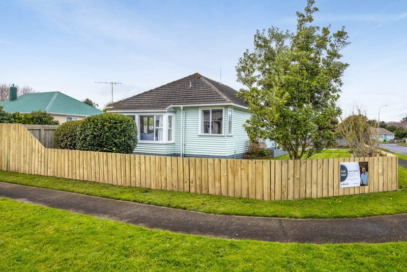 1 Malone Place, Hawera - Carousel 20