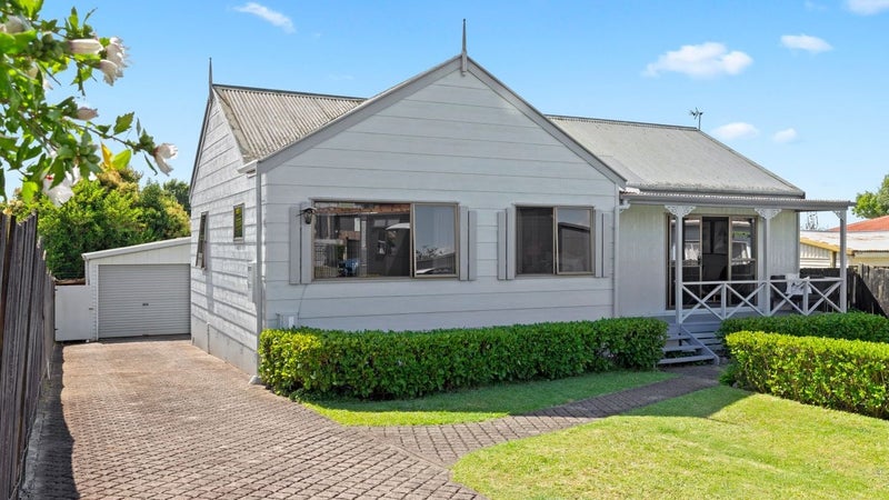 3 Iris Place, Clendon Park, Auckland - Carousel 1