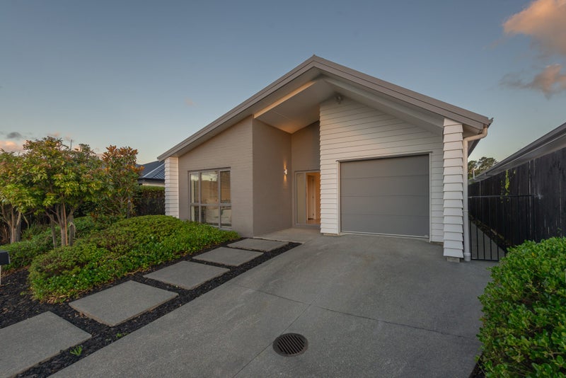 39 Lumbarda Drive, Kumeu - Carousel 1