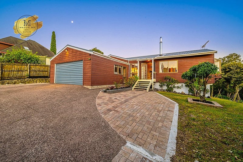 12 Channing Crescent, Botany Downs, Auckland - Carousel 1