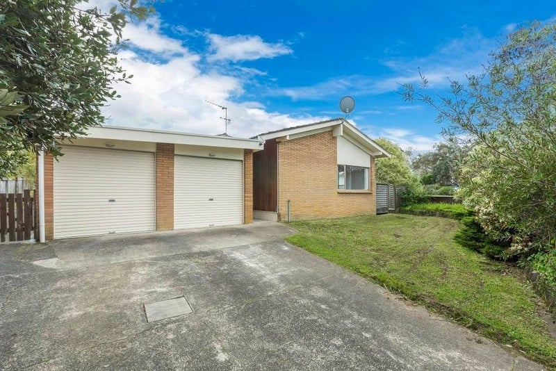 4 Langana Avenue, Browns Bay, Auckland - Carousel 1