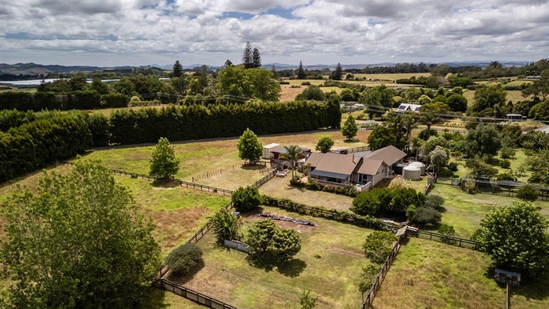 1 Courthouse Lane, Waimate North - Carousel 1