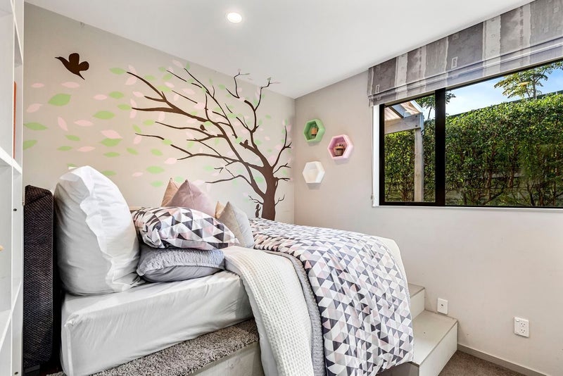 44 Beach Road, Te Atatu Peninsula, Auckland - Carousel 1