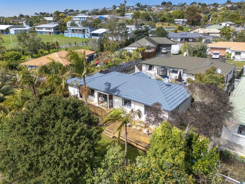 2/20 Greta Place, Stanmore Bay, Whangaparaoa - Carousel 1