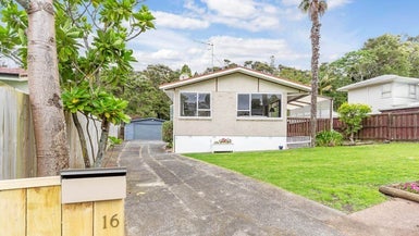 16 Staincross Street, Green Bay, Auckland - Carousel 1