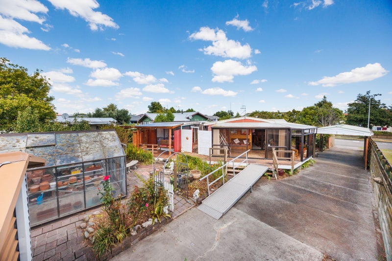 1 Peter Hall Drive, Kelvin Grove, Palmerston North - Carousel 28
