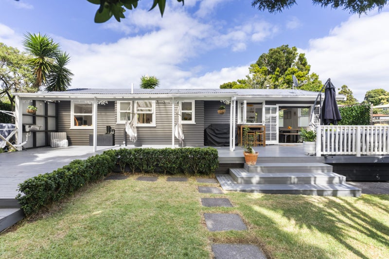 52 Tahi Terrace, Glen Eden, Auckland - Carousel 1