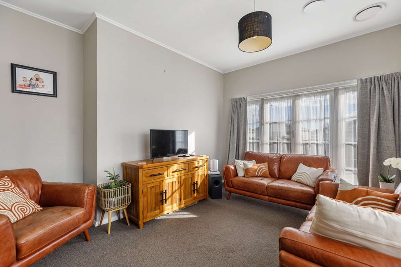 6 Gunn Street, Gonville, Whanganui - Carousel 2